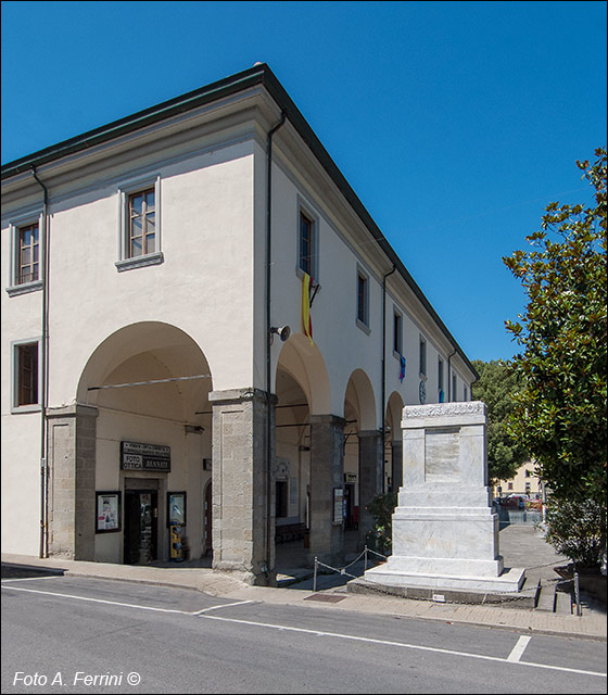 Rassina, Palazzo Comunale