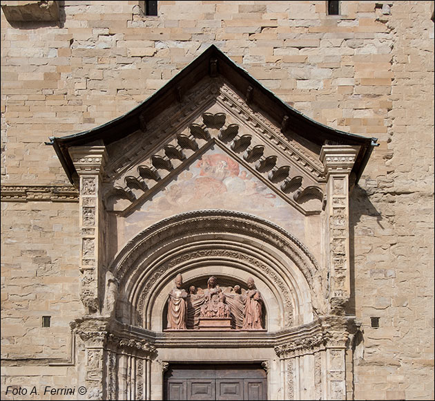 Portale trecentesco Duomo di Arezzo