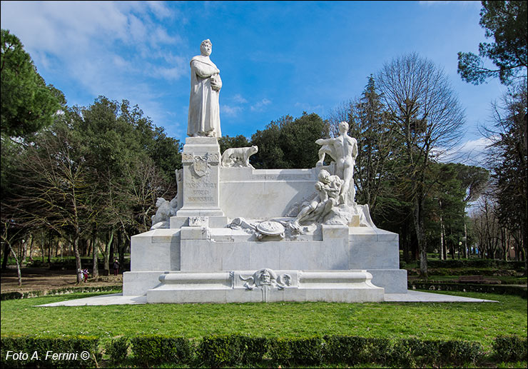 Monumento a Francesco Petrarca