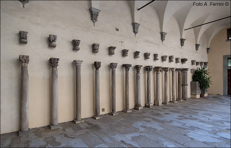 Cortile del Museo Medievale di Arezzo.