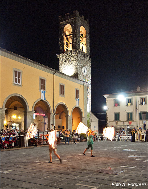 Folklore in Piazza Tarlati
