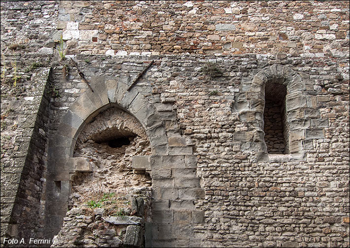 Mura medievali in Via Berni