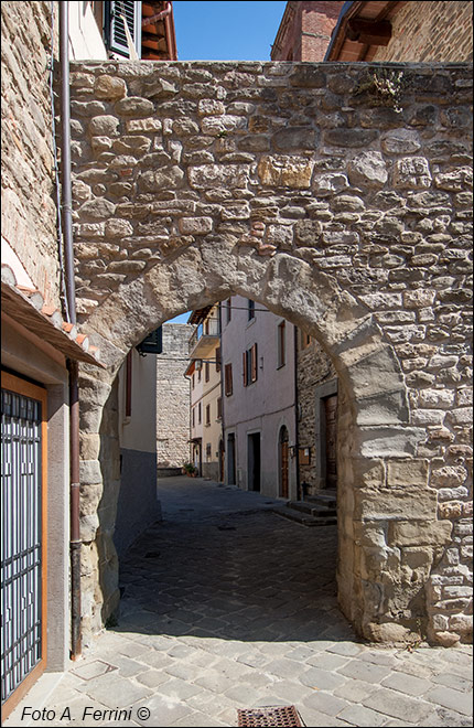 Soci, porta medievale