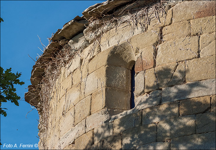 Chiesa di Campovecchio, la monofora