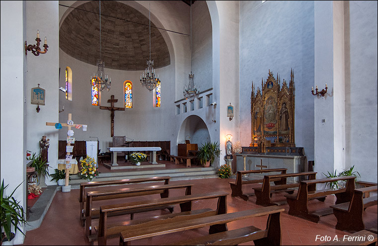 Chiesa di Rassina, interno