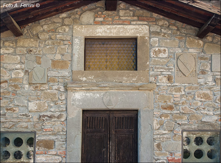 Cappella del Crocifisso, la facciata