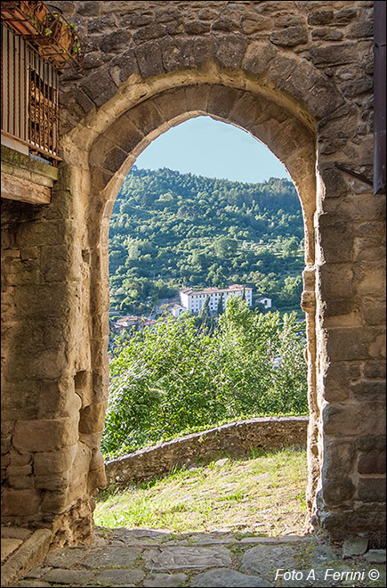 Porta dell’Orologio, Castel San Niccolò