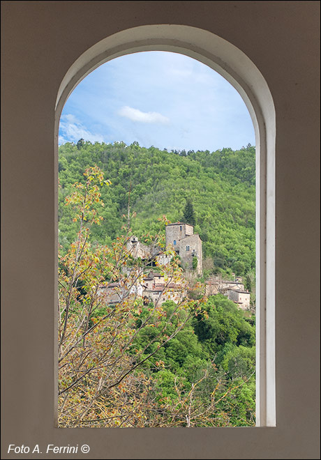 Una finestra su Castel San Niccolò