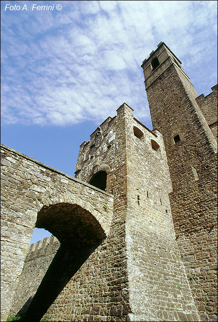 Castello di Poppi, il ponte e la torre