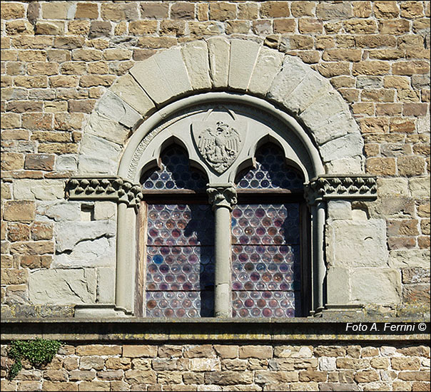 Castello di Poppi, le finestre.