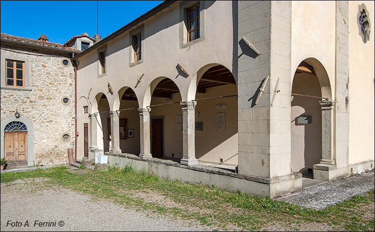 Porticato Chiesa San Vincenzo e Pietro