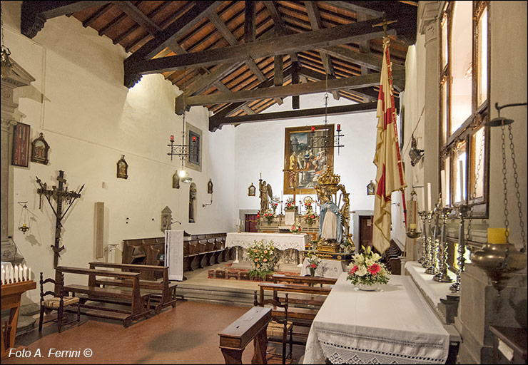 Moggiona, interno della chiesa