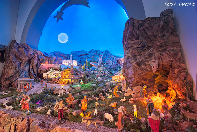 Lierna, il presepe nella chiesa