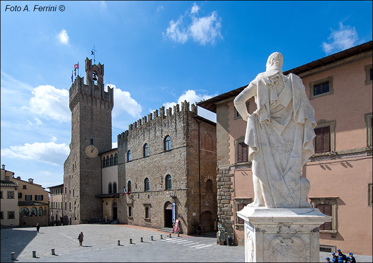 Pietro Francavilla, statua ad Arezzo.