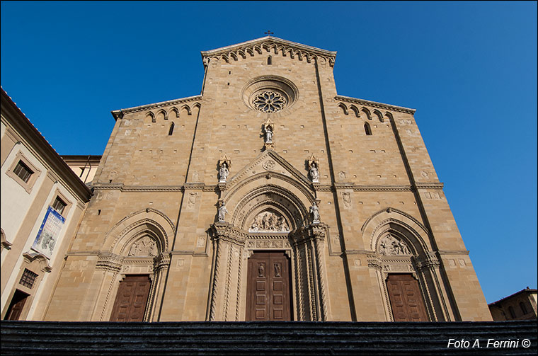 Duomo di Arezzo, la facciata