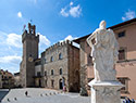 Pietro Francavilla, statua ad Arezzo.