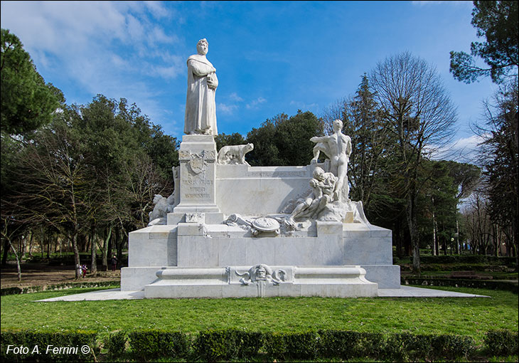 Alessandro Lazzerini, monumento a Petrarca
