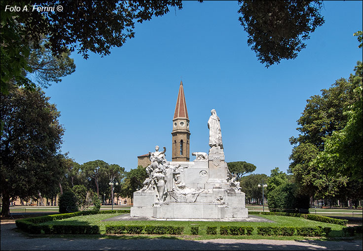 Il Prato e il monumento a Petrarca
