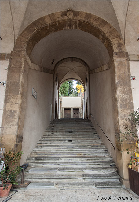 Vicolo dell’Arco: strade per il Prato
