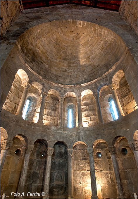 Interno dell'abside di Gropina