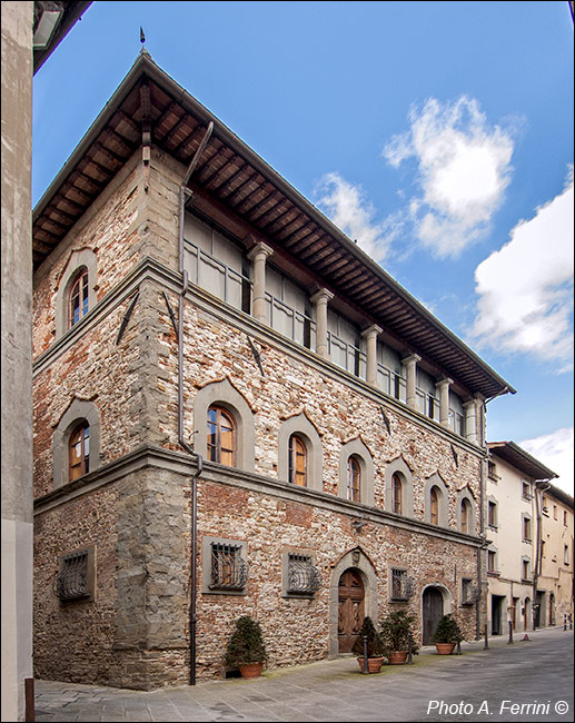 Casentino: Dovizi Building in Bibbiena