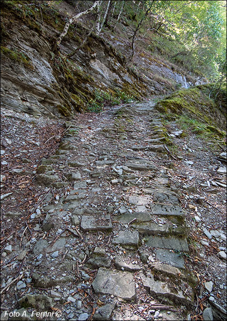 Strade selciate a La Lama