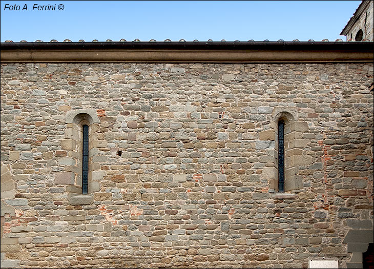 Monofore chiesa Loro Ciuffenna