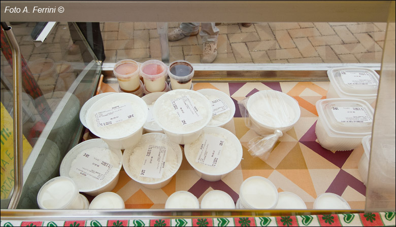 Latte mucca e suoi derivati