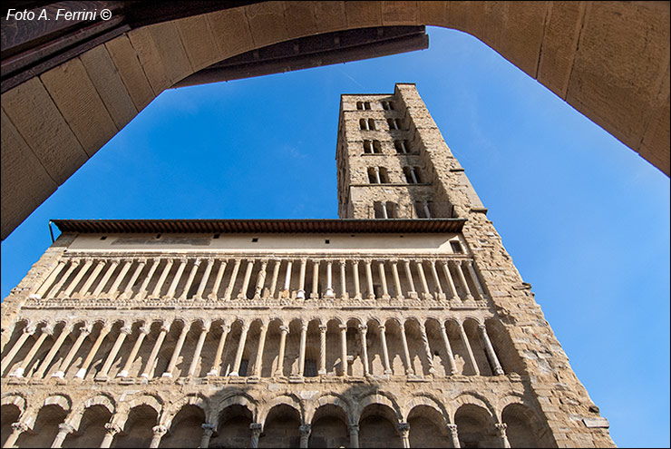 Facciata e campanile Pieve di Arezzo
