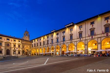 Arezzo, Logge del Vasari