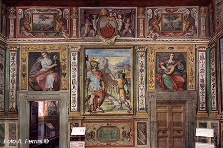 Diocesan Museum in Arezzo, frescoes in the hall