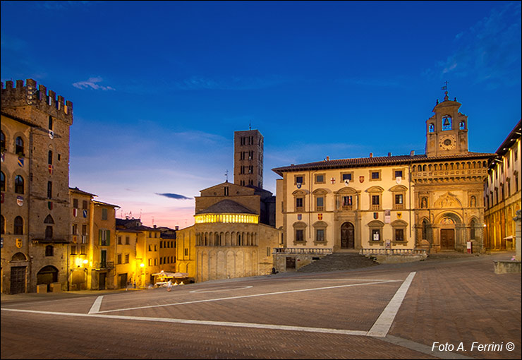Piazza grande e la Pieve di Arezzo