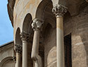 Abside Pieve di Arezzo, colonna storta