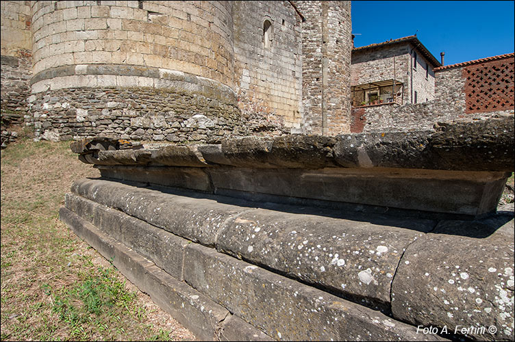 Altari etruschi in Toscana