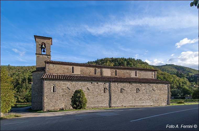 Pieve di Strada, monofore