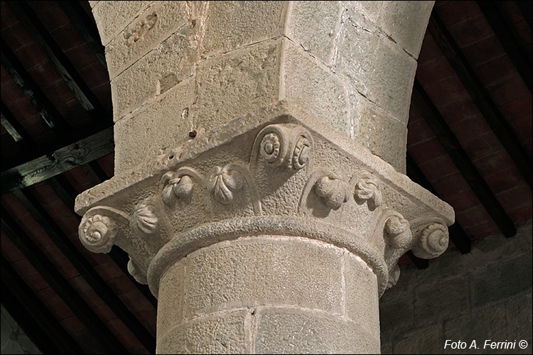 Pieve di Montemignaio, capitelli