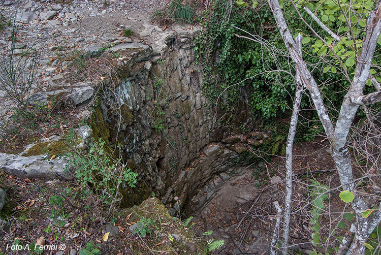 Muro sul Fosso della Villa