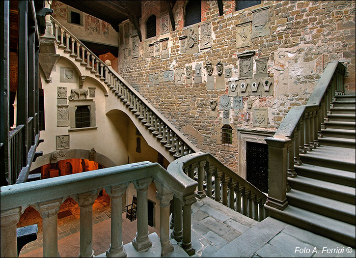 Castello di Poppi, Palazzo dei Guidi