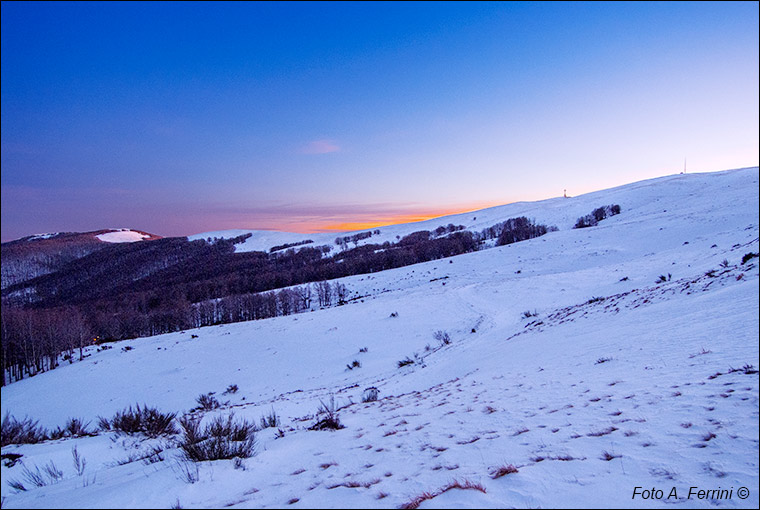 Tramonto dietro il crinale