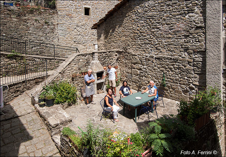 Un pranzo all'aperto a Raggiolo