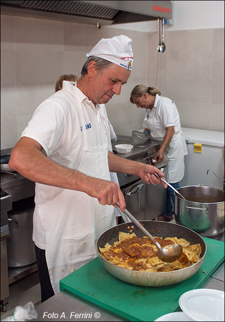 Sagra del tortello alla lastra