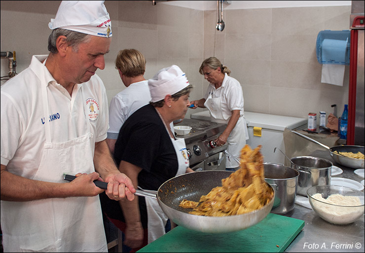 Sagra del tortello alla lastra