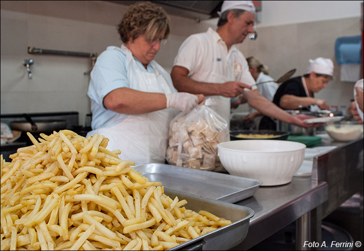 Sagra del tortello alla lastra