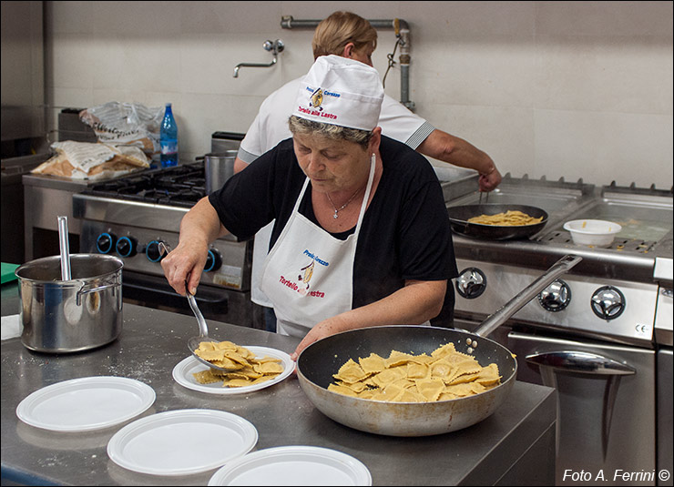 Sagra del tortello alla lastra