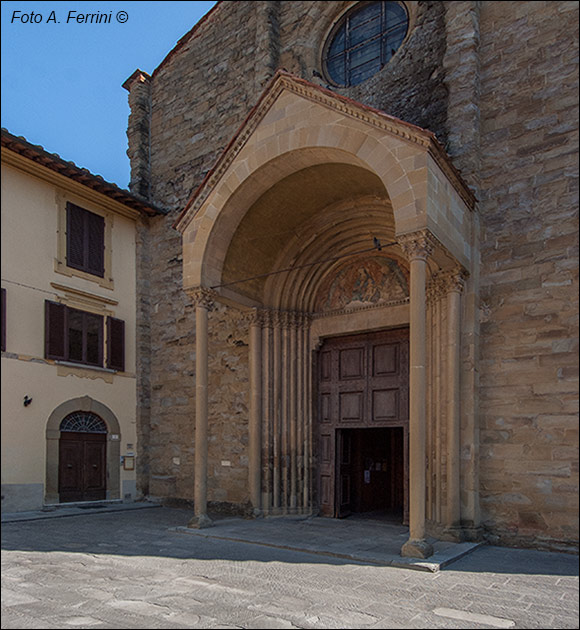 Chiesa San Domenico, protiro