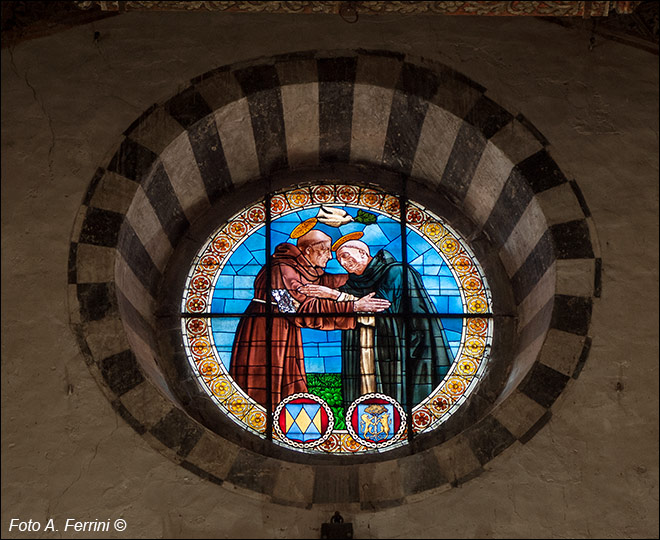 Basilica San Domenico, rosone sulla facciata