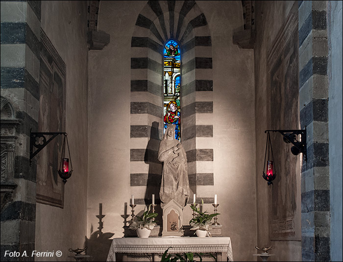 Vergine con Bambino, scultura in pietra