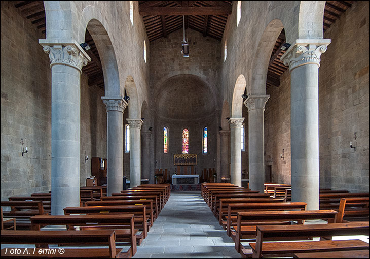 Chiesa di Serravalle, interno
