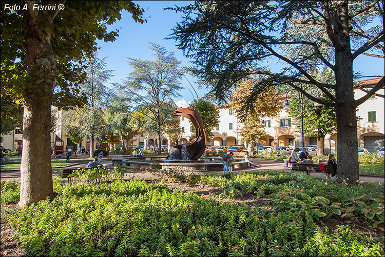 Stia, Piazza Mazzini e giardini pubblici