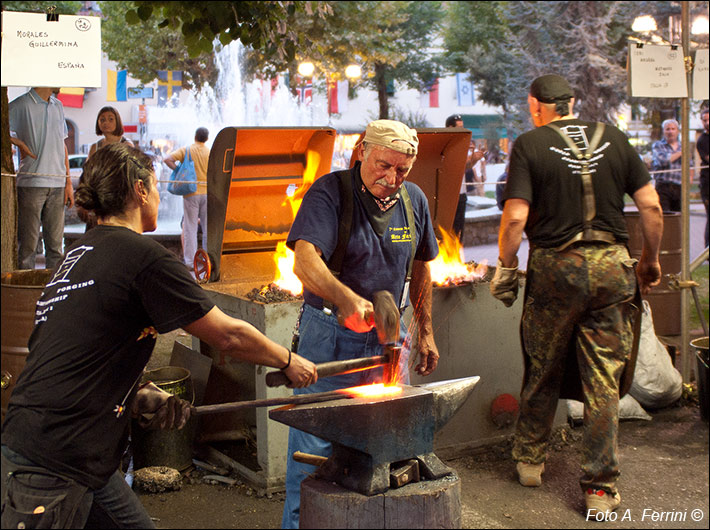 Stia, fabbri in azione